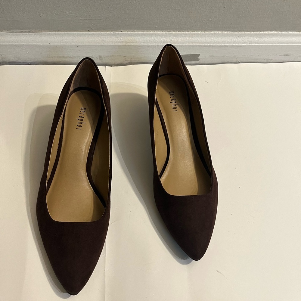 Metaphor Women's Brown Suede Pumps